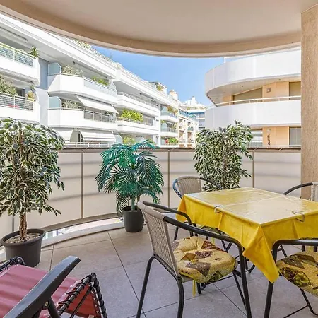 Апартаменты Old - Center 2 Bedroom Modern Place Антиб