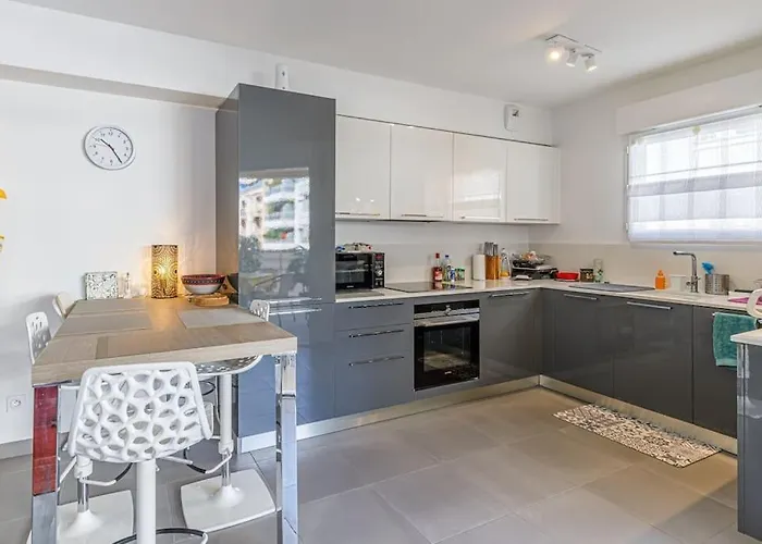 Old - Center 2 Bedroom Modern Place Апартаменты Антиб
